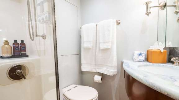 Queen 2 Ensuite