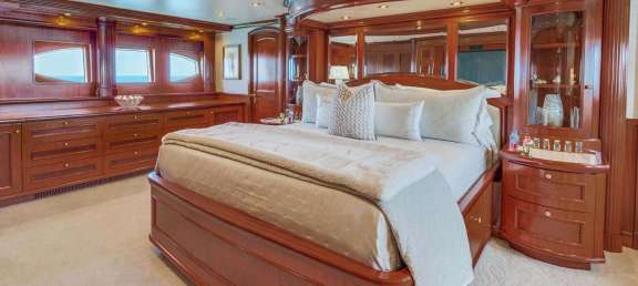 On Deck King Master Stateroom