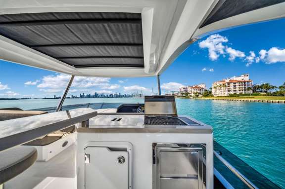 Image of Optimus Prime yacht #15