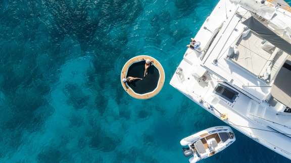 Image of ISLAND STANDARD TIME yacht #18