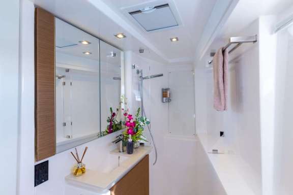 Image of LIVIN yacht #9