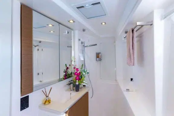 Image of LIVIN yacht #9