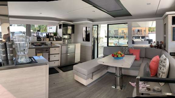 Image of CHANGES IN LATITUDES yacht #2