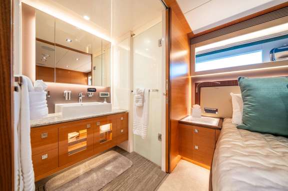 Image of Midnight Moon yacht #9