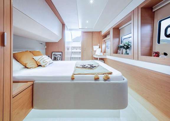 Image of CHILLIN’ HUT yacht #12