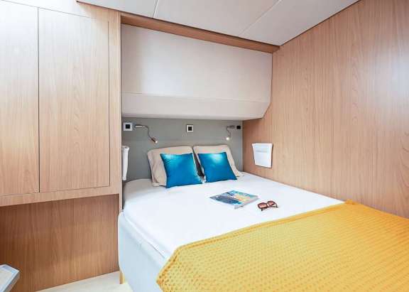 Image of CHILLIN’ HUT yacht #14