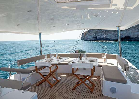 Image of CHILLIN’ HUT yacht #4