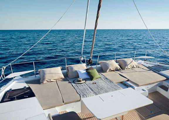 Image of CHILLIN’ HUT yacht #6