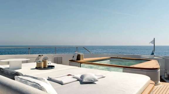 ALLURIA - Master suite - His (2025)