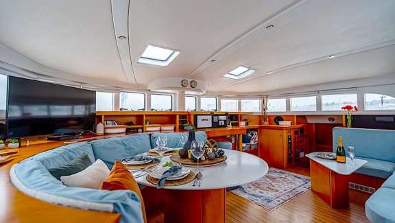 Tabula Rasa's spacious saloon