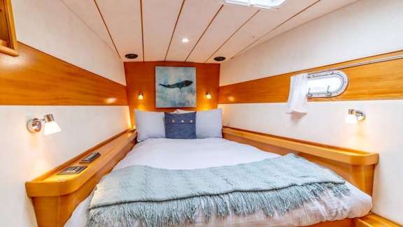 Starboard forward queen guest suite