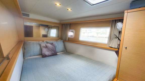 Forward starboard guest queen suite