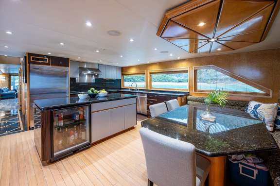 COUNTRY KITCHEN GALLEY AND SEATING