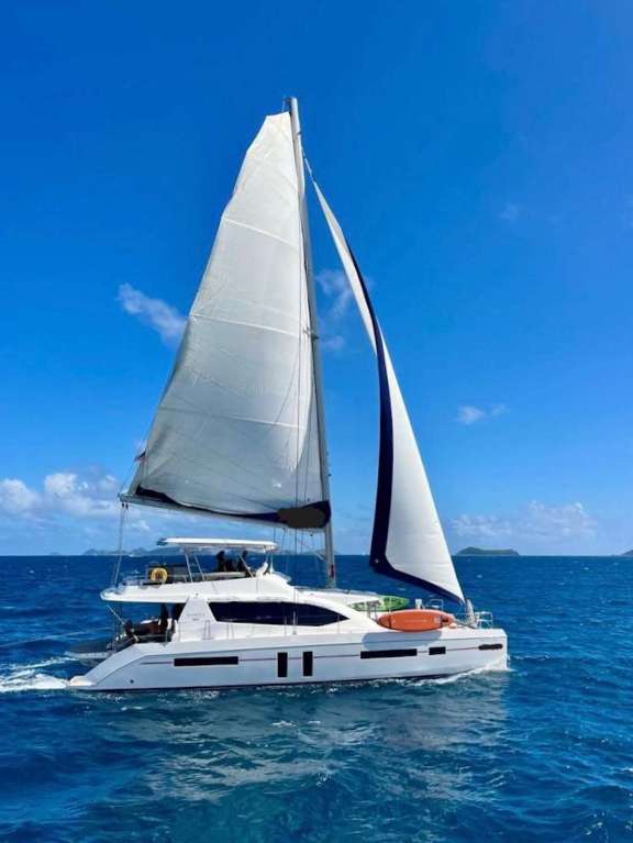 Image of SHIPS & GIGGLES yacht #10
