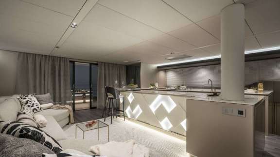 Image of yolo yacht #14