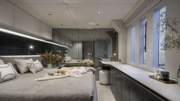 Image of yolo yacht #16