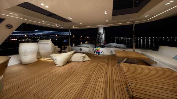 Image of yolo yacht #9