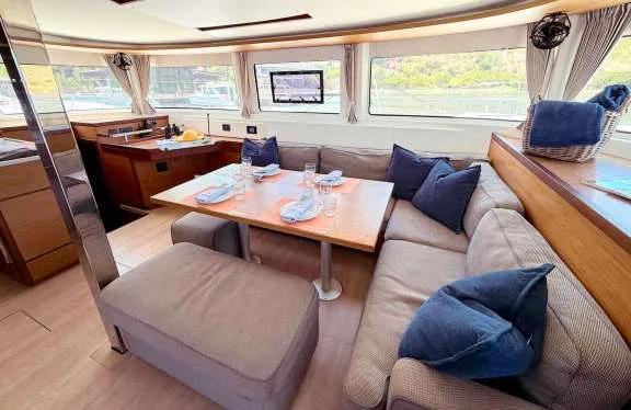 The spacious and comfy saloon