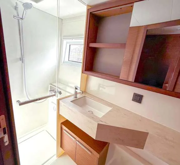 A guest head and shower