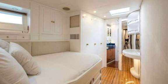 Image of YQUEM yacht #9