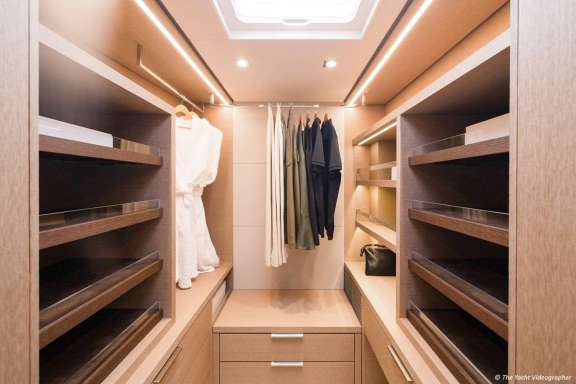 REVA NUI - master cabin walk-in closet