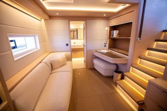 Queen Cabin