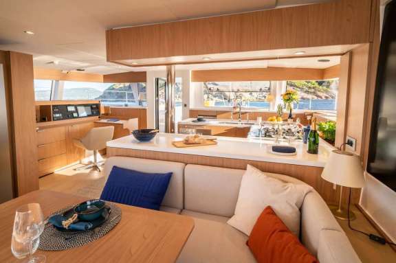 Image of JUMEAUX yacht #11