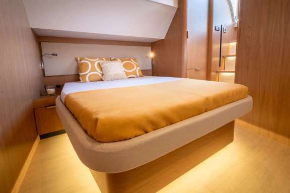 Image of JUMEAUX yacht #16