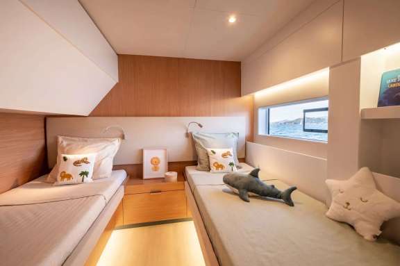 Image of JUMEAUX yacht #18