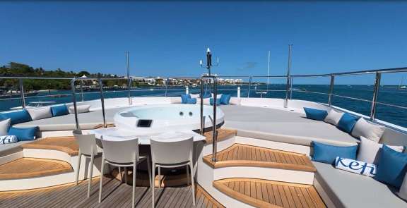 Sundeck Lounge Area & Jacuzzi