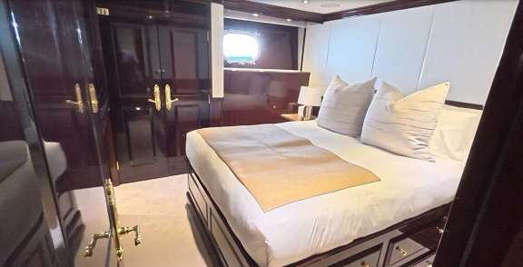 Queen Stateroom #1 mirror image of #2