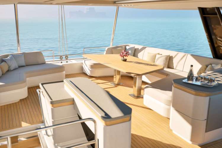 Flybridge lounging and helm