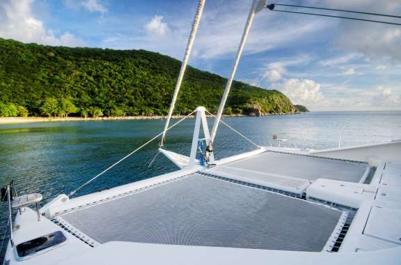 Master suite head and tub.
