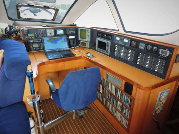 Salon Nav Station