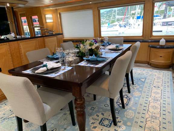 Flybridge and Jacuzzi