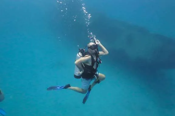 We have snorkel and dive equipment for children. Also: lots of games and floaties if the children just want to relax.