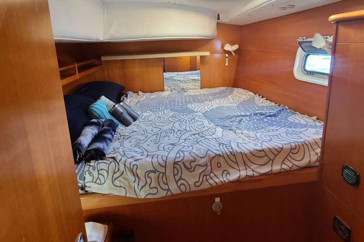 Port aft Stateroom Queen Bed with ensuite head-