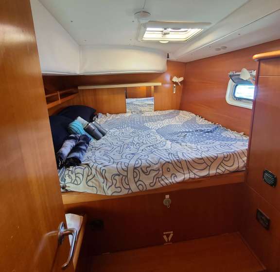 Port aft Stateroom Queen Bed with ensuite head-