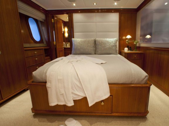 Guest twin Stateroom-converts to King