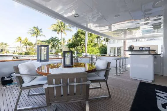 Main Salon Aft Deck