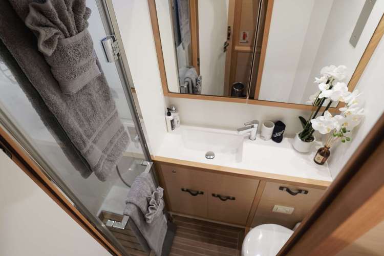 Ensuite head 