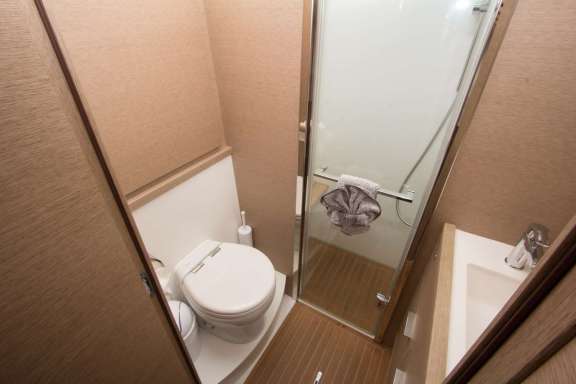 Guest ensuite bathroom