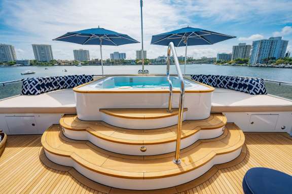 Sundeck Jacuzzi