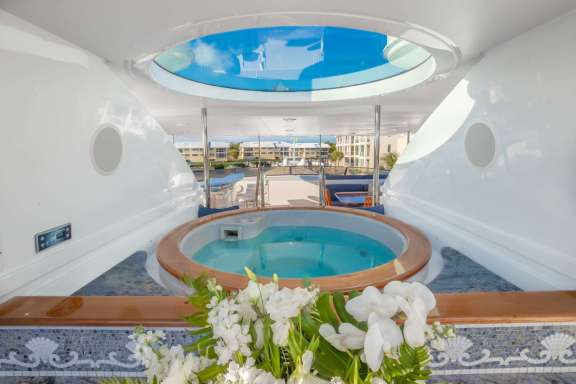Sundeck Jacuzzi