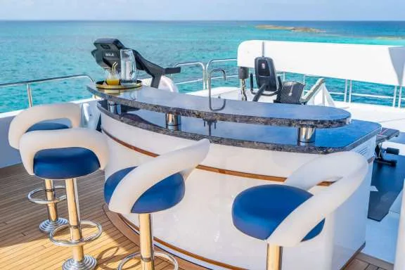 Flybridge bar