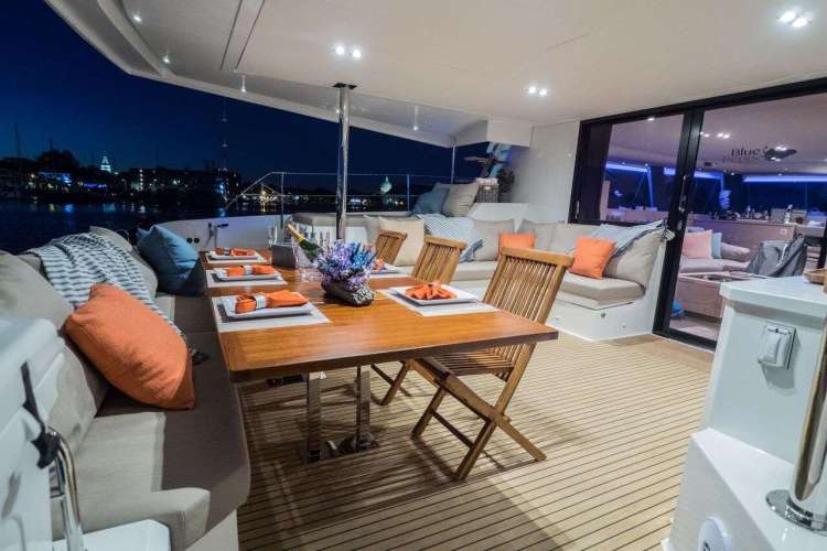 Aft deck seating