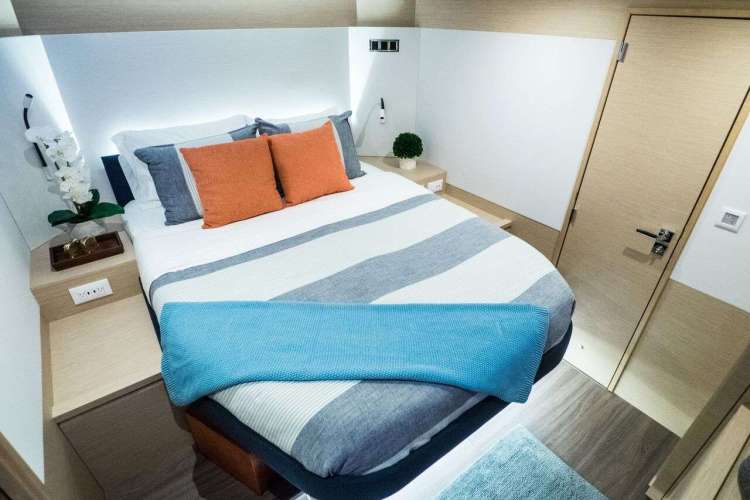 Queen guest cabin