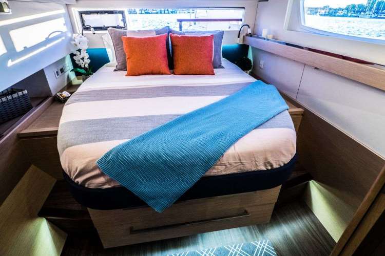 Queen guest cabin