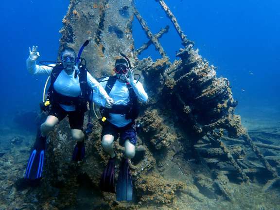 Discover Scuba available onboard($)