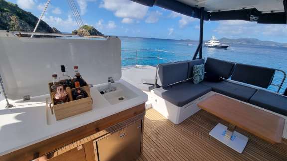 Flybridge Wet Bar